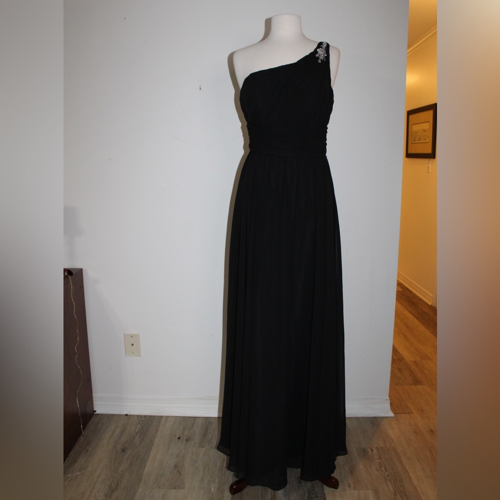 One shoulder formal